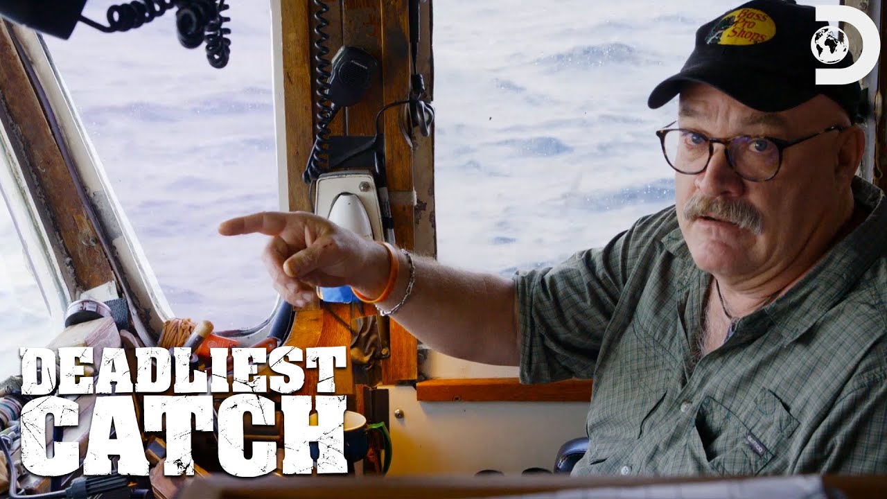 Rivalry Renewed: The Wizard vs the Seabrooke  | Deadliest Catch