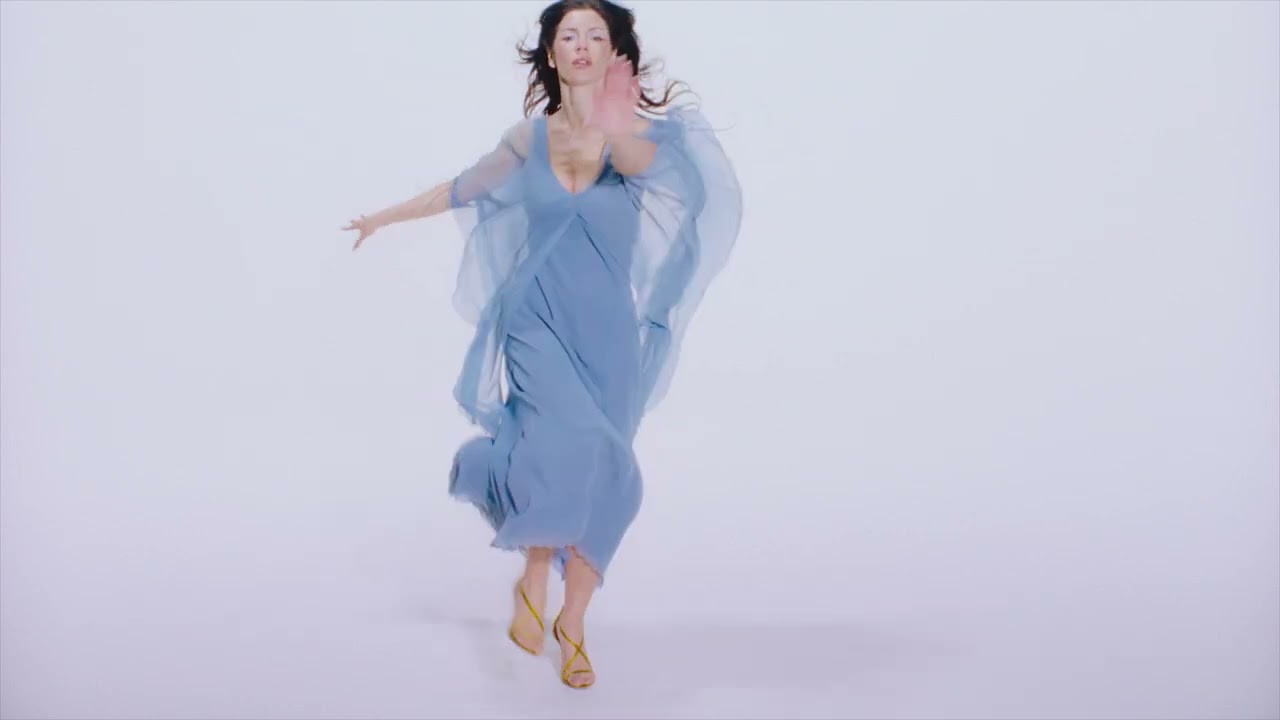 MARINA - JE NE SAIS QUOI (Visualiser)