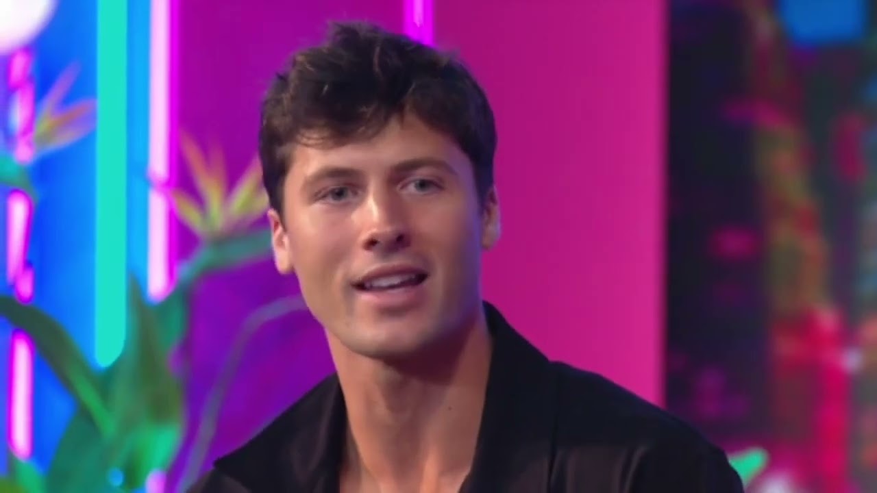 Nicole and Kendall on love island reunion full scene