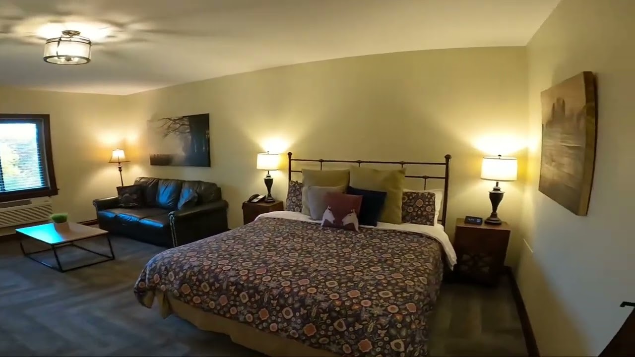 Worth it…or not? Landoll’s Mohican Castle Room Tour of #20 Rittenhouse Suite in the Stables Review