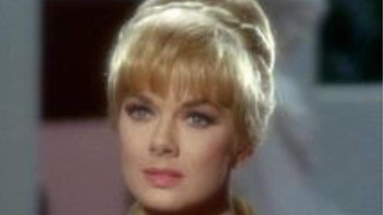 13 Sexy Photos of Leslie Parrish
